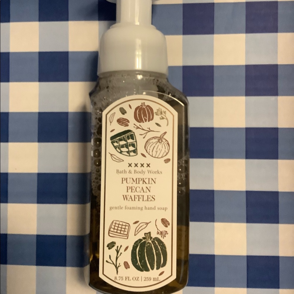 Bath And Body Works 8.75 oz Pumpkin Pecan Waffles hand soap. Gentle foaming hand
